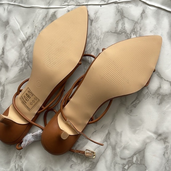 Pointy Toe Ankle Closure Thong Heeled Sandals - Picture 3 of 4